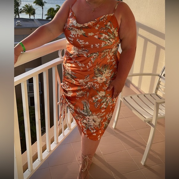 Summer dresses - Picture 4 of 6